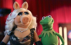 Piggy and Kermit on set.